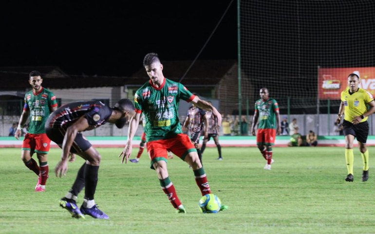 CSE rescinde contrato com três jogadores