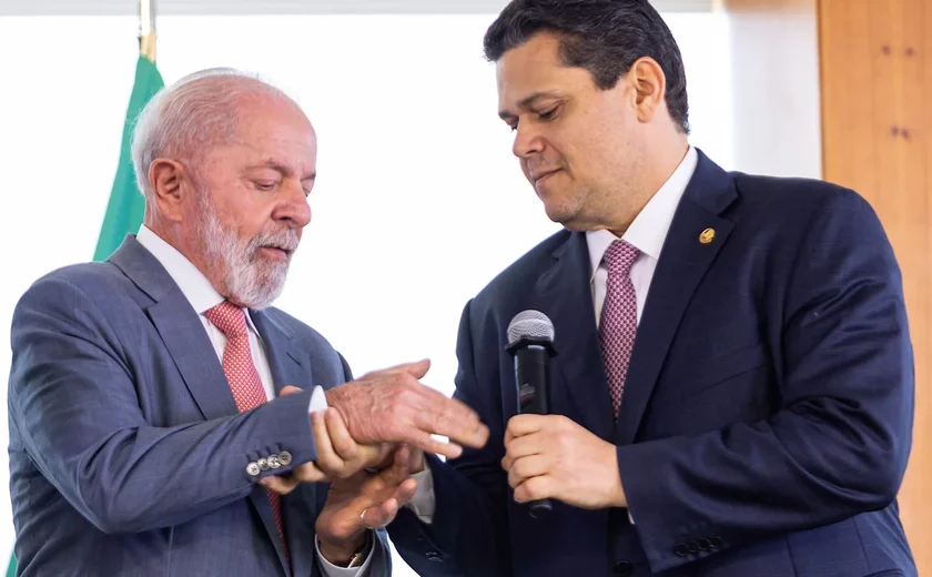 R$ 807 milhões: Por Messias, Lula prioriza emendas de bancadas de Alcolumbre e relator