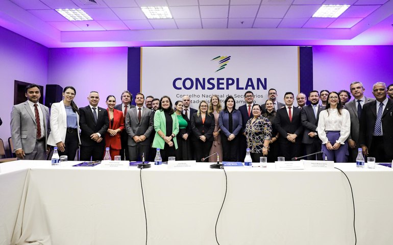 Seplag/AL tem agenda com ministra Simone Tebet durante fórum em Brasília