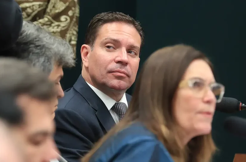 Moraes decreta prisão de Alexandre Ramagem