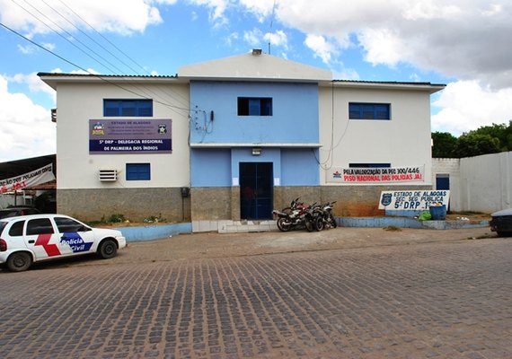 Mulher quase morre estrangulada, após ladrão acordá-la e invadir a casa dela em Palmeira dos Índios