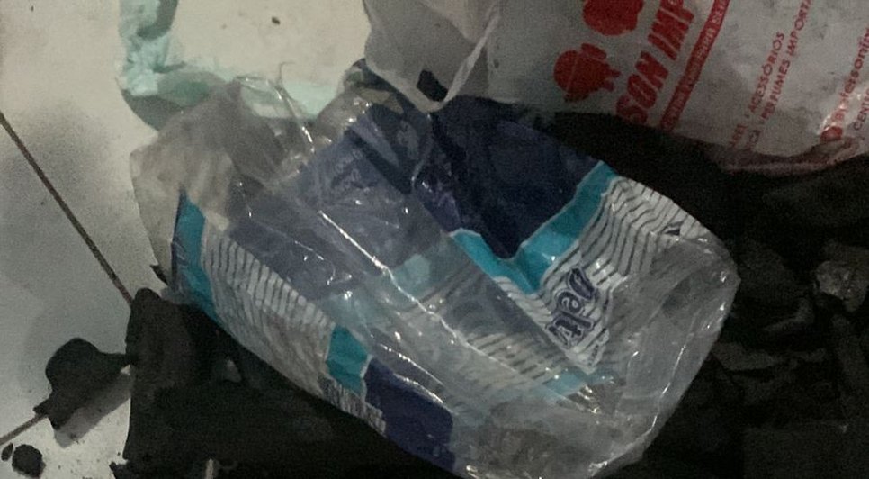 Homem e duas mulheres são presos por traficar drogas em bar de Lagarto / Foto: Foto: SSP/SE