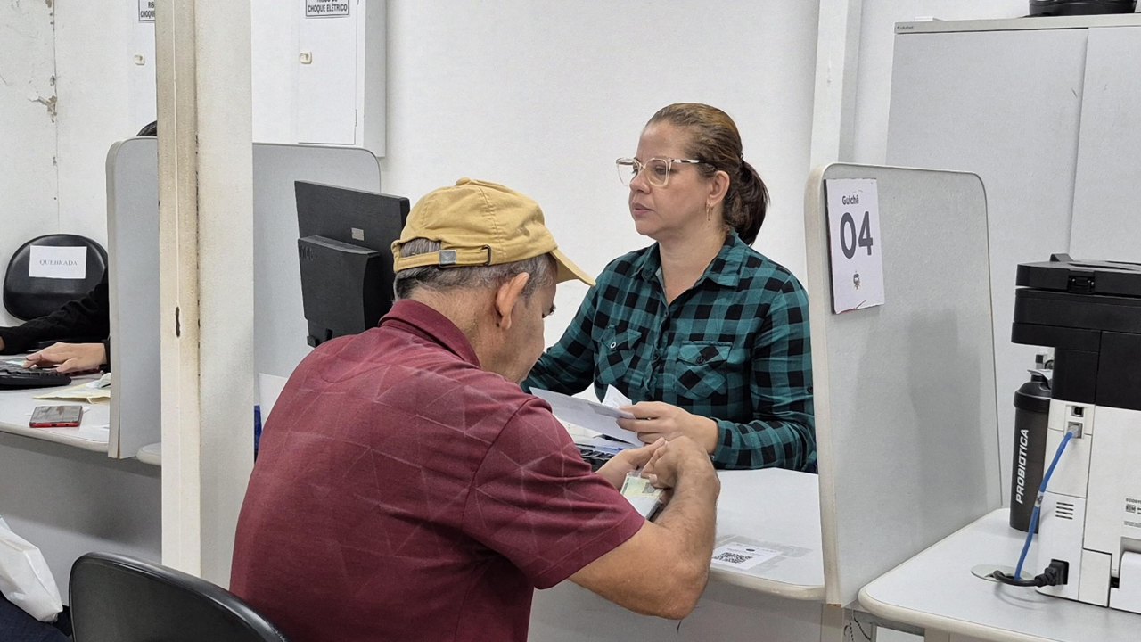 Casal atualiza canais de atendimento presencial e digital para clientes