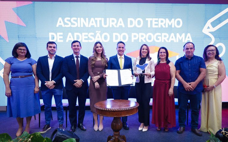 Governo premia municípios com melhor IDEB e renova pactuação do Programa Escola 10