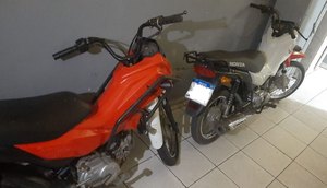Suspeito de vender motos roubadas com documento falso de leilão é preso em Riachão do Dantas / Foto: Foto: Polícia CivilSE