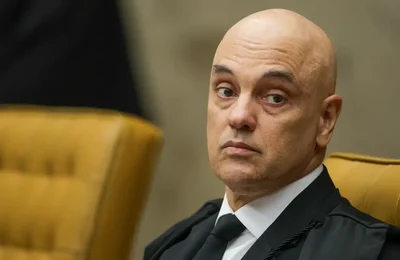 Moraes decreta prisão domiciliar de Bolsonaro