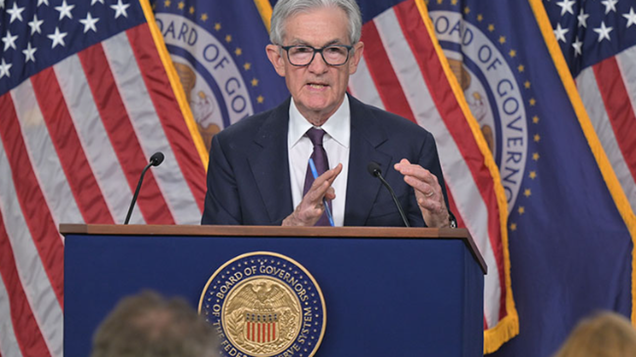 Powell diz que Fed não cortou juros a níveis mais neutros por previsão de alta na inflação