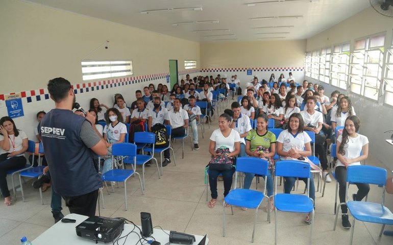Estudantes de Penedo são orientados sobre os perigos relacionados ao uso de drogas