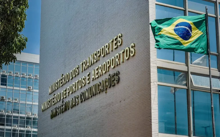 Ministério dos Transportes vê escassez de equipamento como obstáculo a obras de infraestrutura