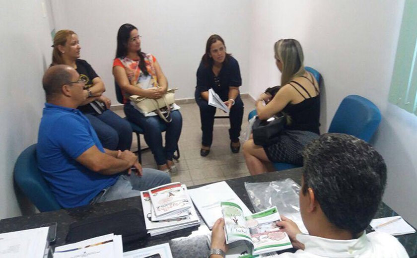 Neafa se reúne com CRMV, CCZ e Anclivepa para apresentar Guia Educativo