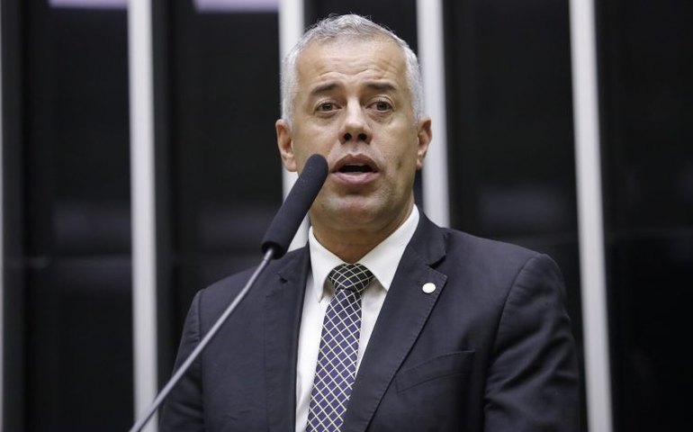 Projeto protege debate sobre programas políticos em empresas privadas