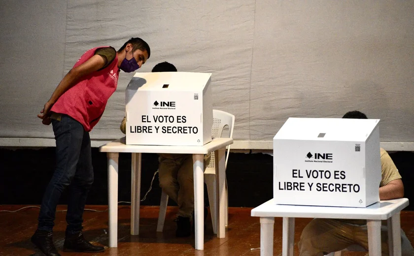 Principais presidenciáveis já votaram no México; ao menos 87,59% das cabines foram instaladas