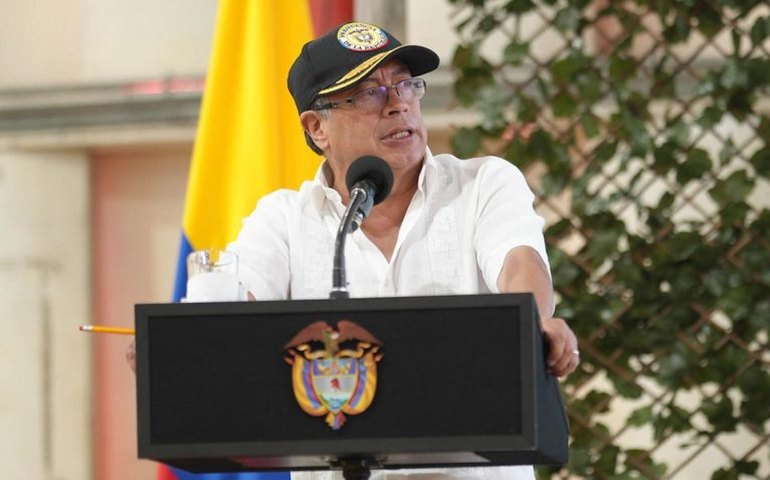 Petro, da Colômbia, pede a Maduro que divulge dados eleitorais