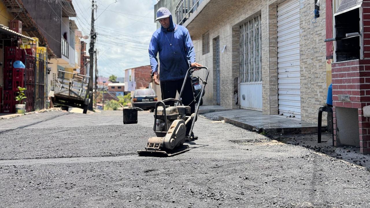 Operação Tapa-Buraco avança com recapeamento de nove ruas no bairro São Jorge