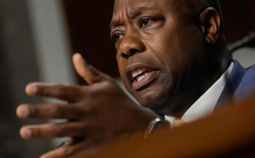 Único senador negro do Partido Republicano, Tim Scott cresce nas pesquisas e encosta em DeSantis nas primárias