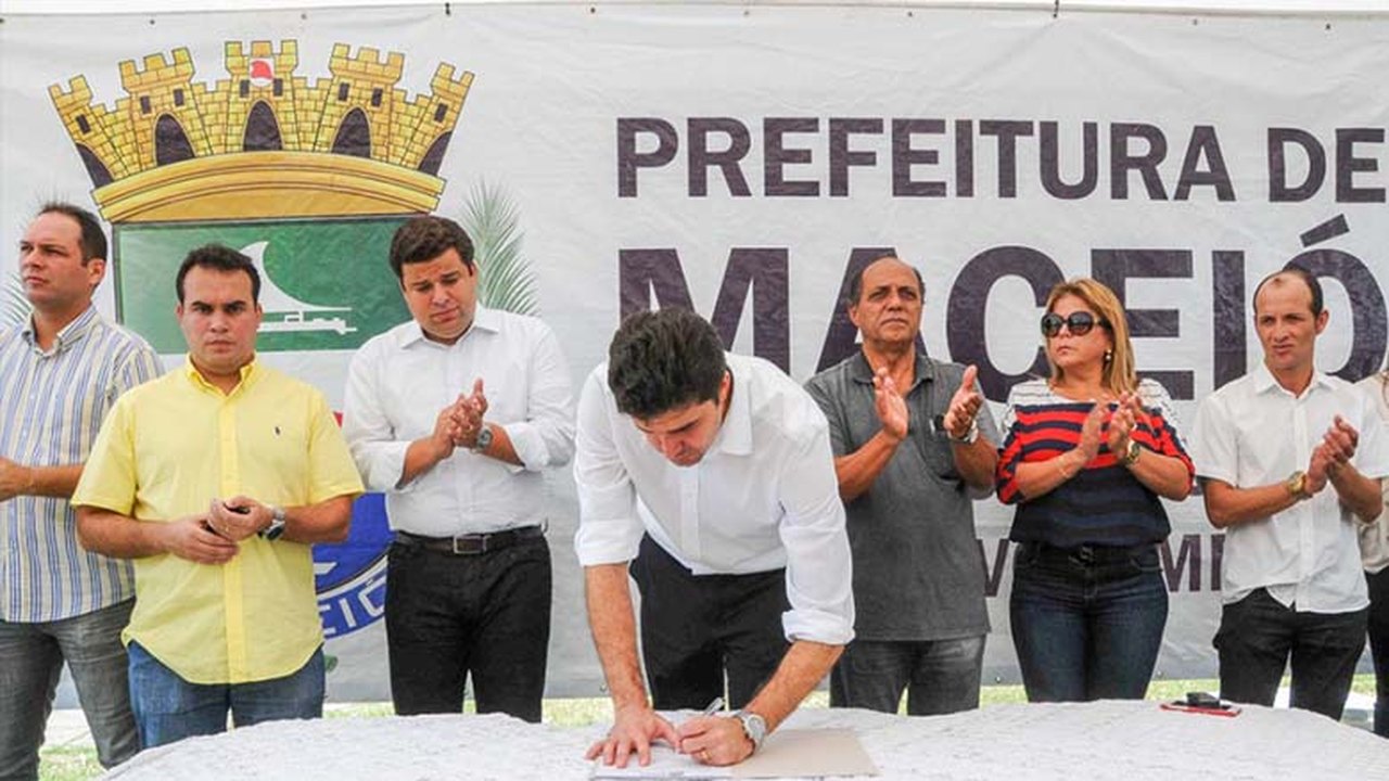 Maceió: Prefeito Rui Palmeira autoriza início da revitalização da Praça da Faculdade