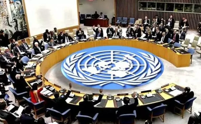 Conselho da ONU aprova retomada de sanções ao Irã por programa nuclear