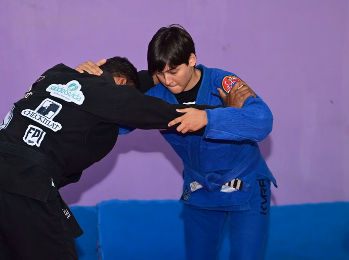 Projeto Ela Se Garante na Luta oferta bolsas gratuitas de jiu-jitsu para mulheres em Penedo