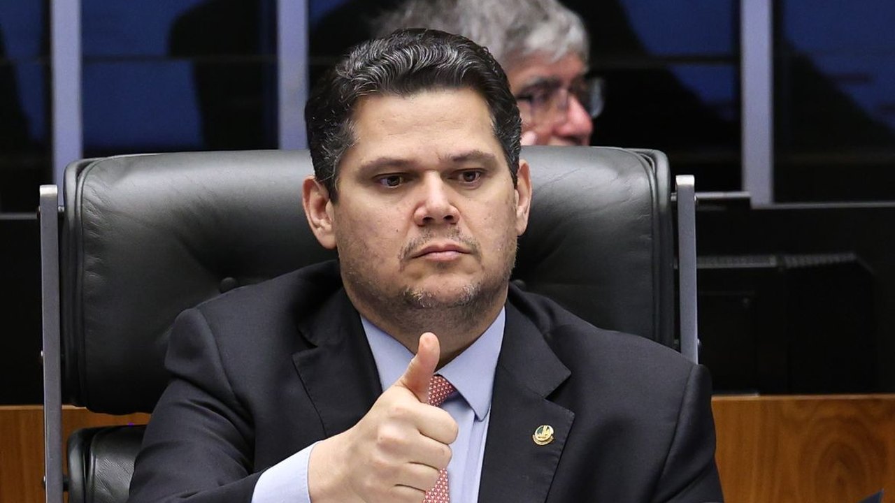 Fim da escala 6x1: Alcolumbre diz que Senado não é obrigado a 'carimbar' texto da Câmara