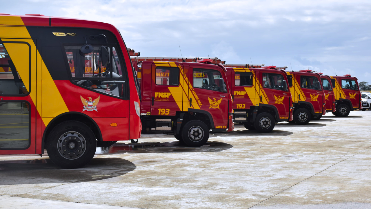 Corpo de Bombeiros recebe novos veículos e equipamentos que reforçarão segurança em Alagoas