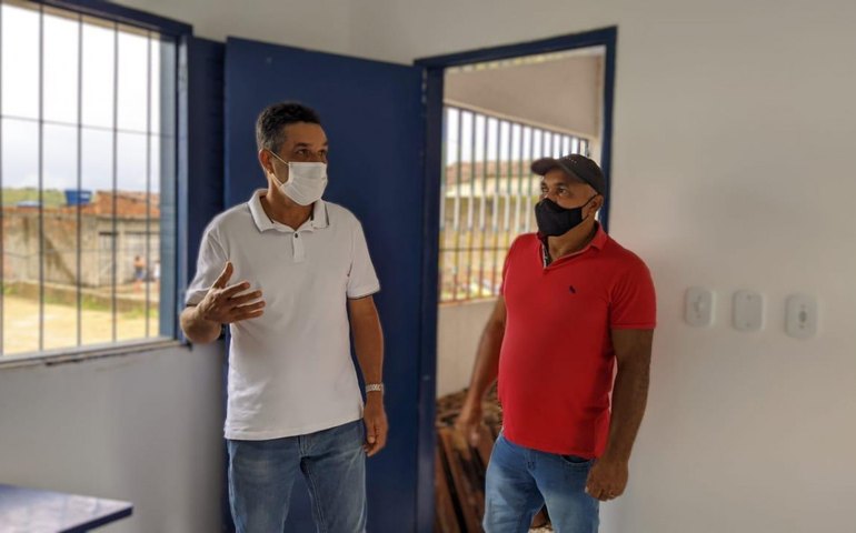 Prefeito Neno Freitas vistoria andamento das obras que funcionará anexo de PSF em Branquinha