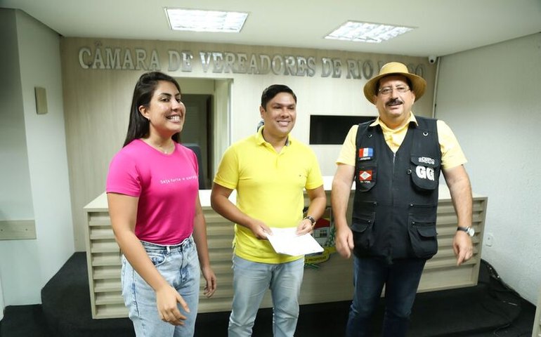 Secretária Gabriela e prefeito Gilberto Gonçalves assinam Projeto de Lei para pagamento do Rateio  dos servidores da educação de Rio Largo