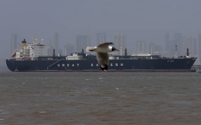 Irã mantém diálogo com EUA via Paquistão e busca alternativas ao bloqueio em Ormuz