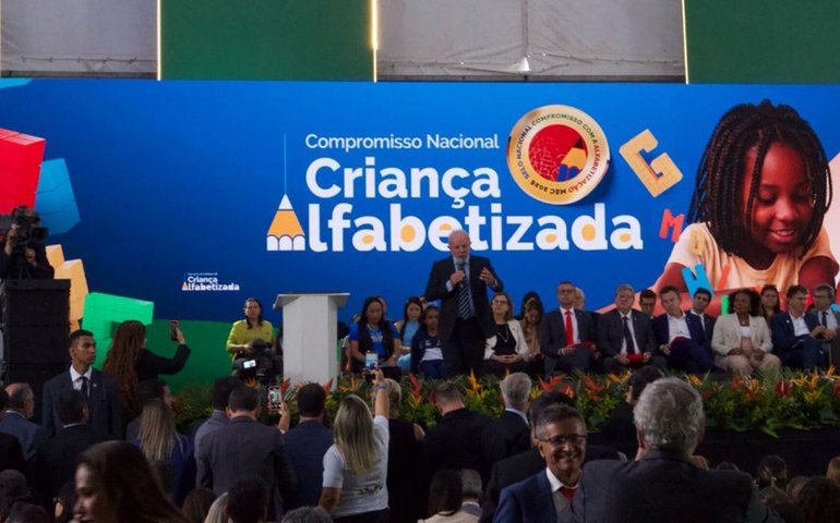 Lula: Camilo Santana sairá do MEC para participar de campanha; saída de Rui Costa da Casa Civil é prevista