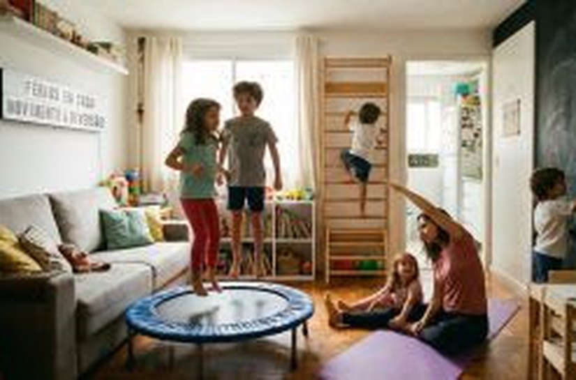 Férias escolares em casa: como manter as crianças ativas com brincadeiras em família