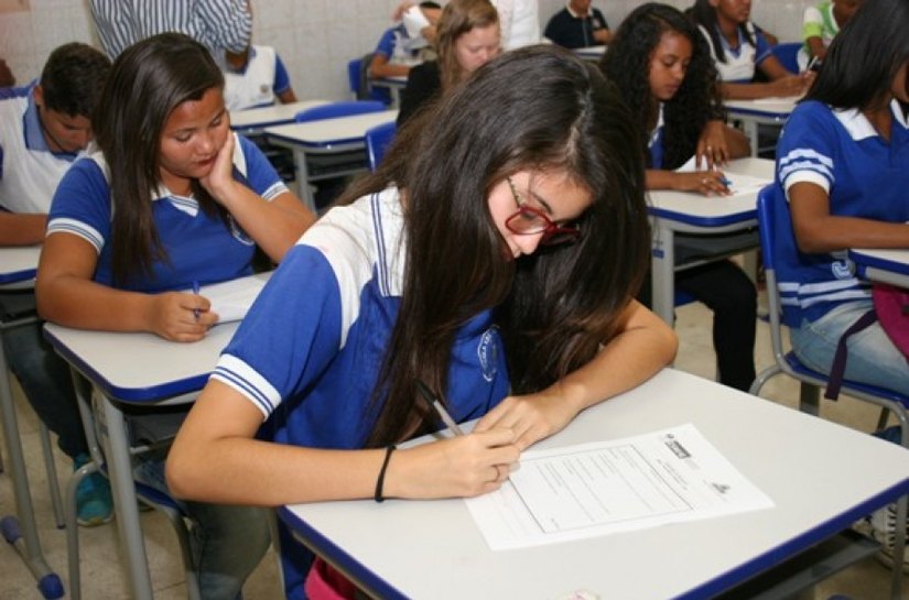 Estudantes participam de concurso de redação da Escola de Magistratura