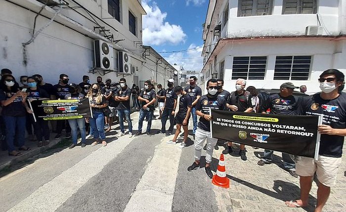 Concurseiros protestando