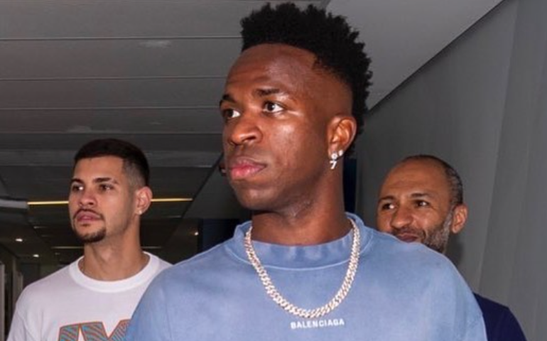 Vinicius Júnior faz 2 e Real Madrid goleia o Alavés no Campeonato Espanhol; Girona perde