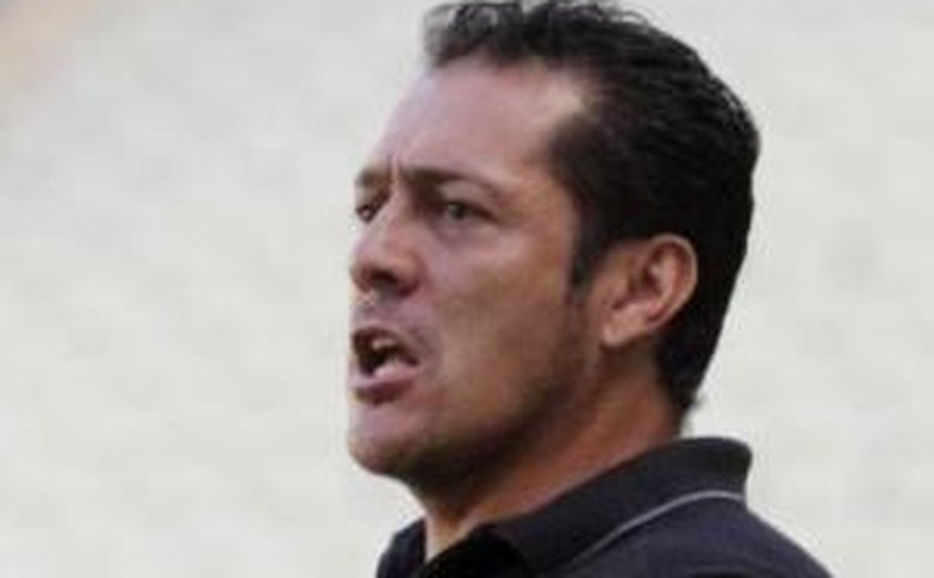 Maurílio Silva é homenageado com a premiação de melhor técnico do Campeonato Cearense de 2016