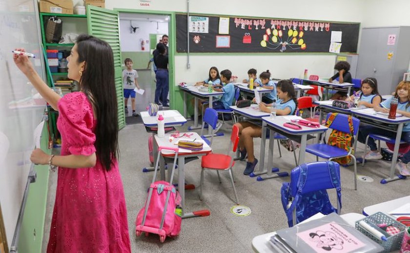 Comissão debate alta taxa de abandono nos cursos de licenciatura