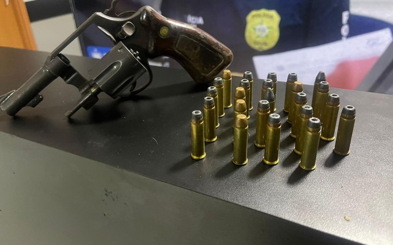  Polícia Militar apreende três armas de fogo e drogas no início da semana em Maceió 