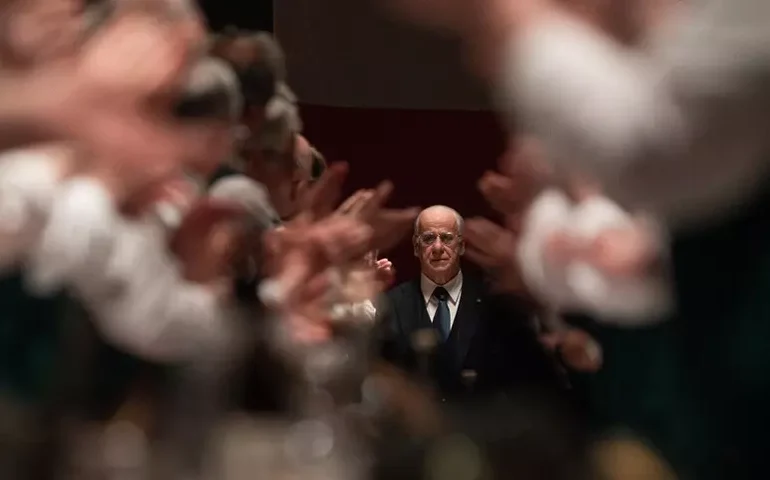 Filme de Sorrentino que abrirá Veneza fala sobre amor e política