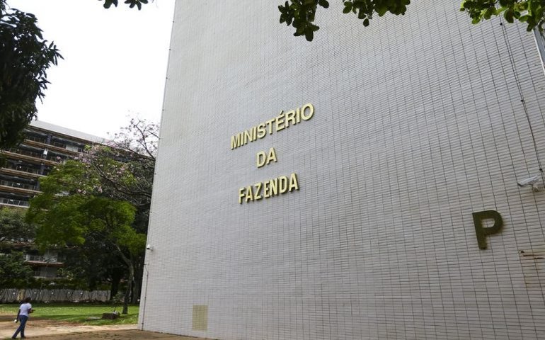 Projeto busca rever Plano Plurianual 2024-2027