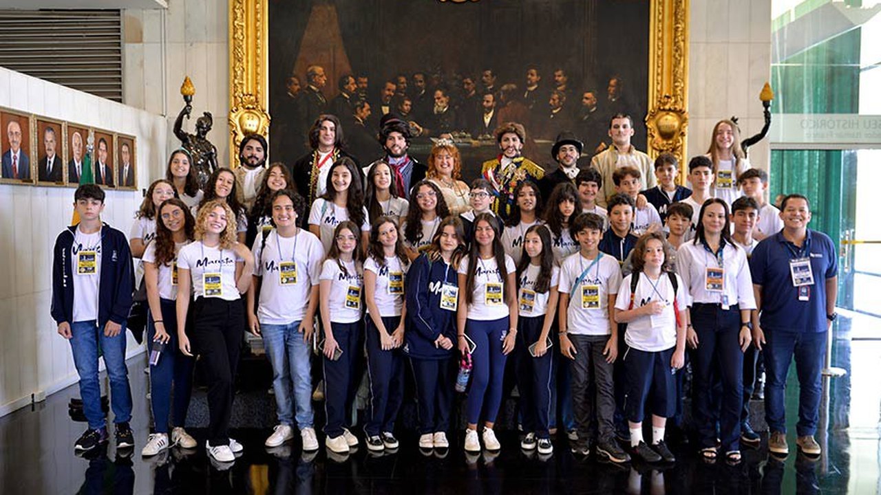 Senado recebe alunos em encenação sobre 200 anos da Assembleia Constituinte