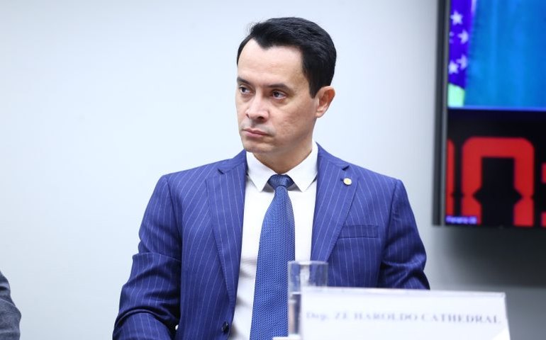 Comissão aprova garantia de medicamento gratuito a pessoas com transtorno autista