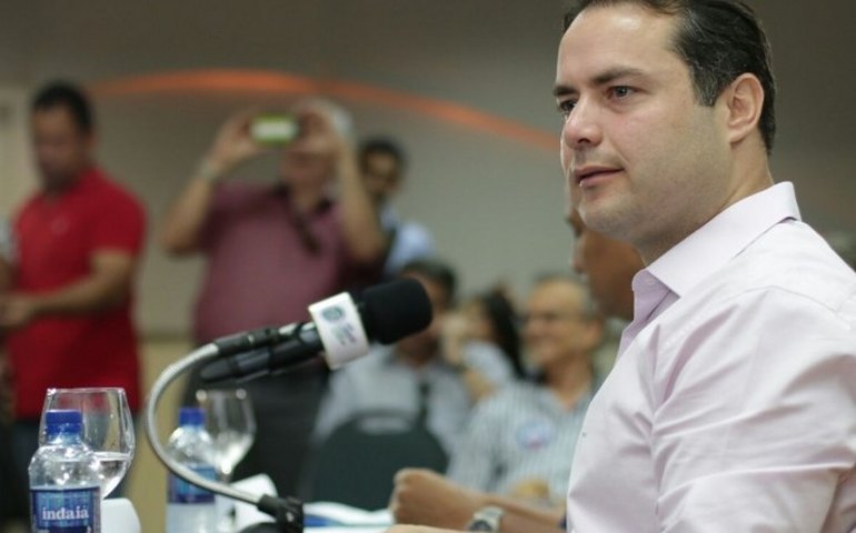 Renan mostra propostas para governar Alagoas em debate no rádio