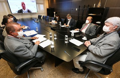 Klever Loureiro conduz reunião da Comissão de Segurança do TJAL