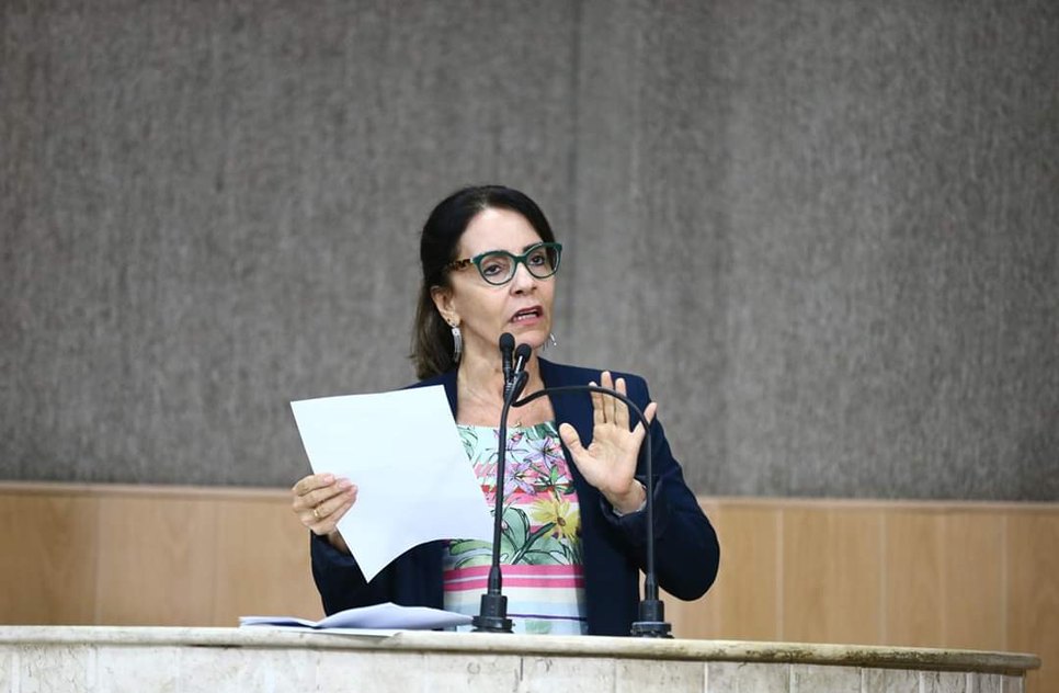 EMILIA CORREA / Foto: César de Oliveira
