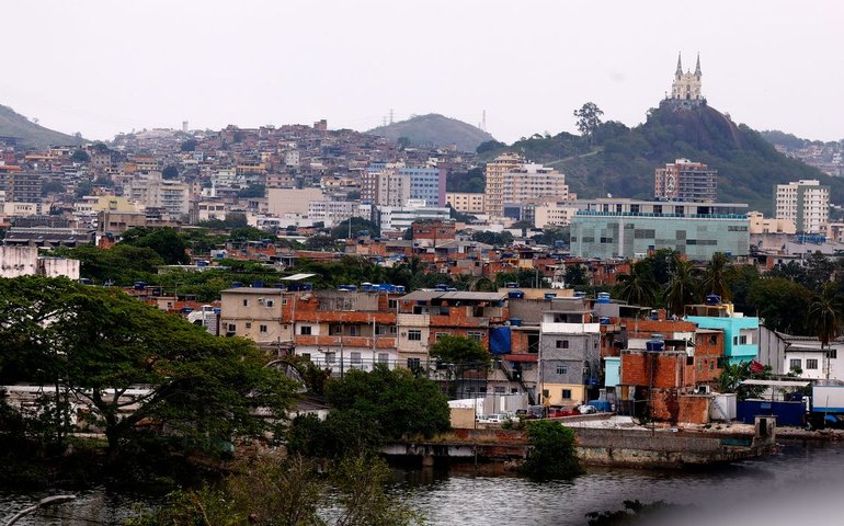 Justiça decreta prisão preventiva de casal que levava armas para o Comando Vermelho