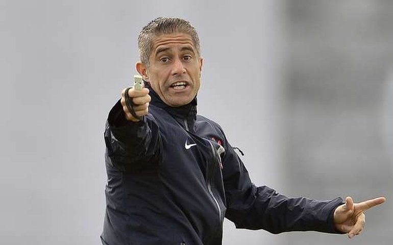 Sylvinho tenta aperfeiçoar o desempenho do setor ofensivo do Corinthians