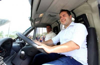 Governador entrega dez novas viaturas do Samu a nove municípios alagoanos