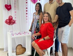 Sra. Karina Marinho e filhos; Lucas Barnabé, André Felipe dos Santos Souza filho e Ana Luiza dos Santos Souza Reprodução