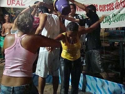 Tradicional trote animou os novos acadêmicos da Ufal
