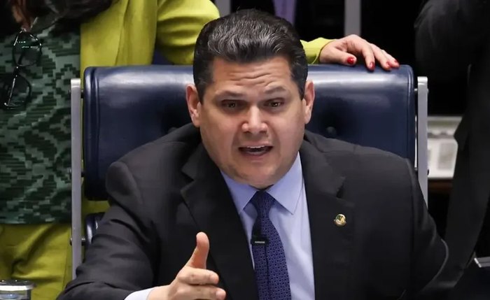 Alculumbre retirou do PL o trecho que reduzia o tempo para progressão de penas de condenados