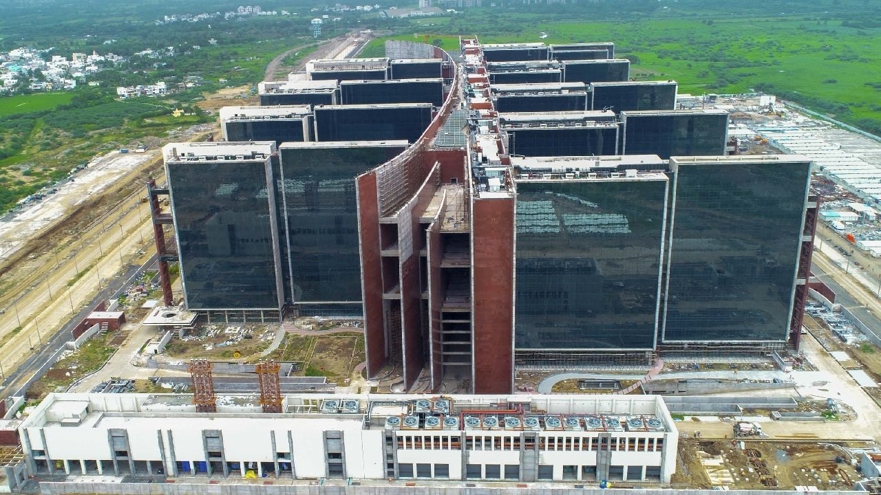 Maior do mundo: Índia inaugura prédio de escritórios que supera Pentágono