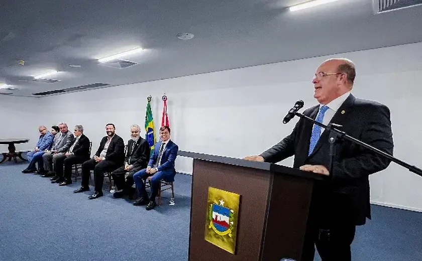 Desembargador Fernando Tourinho assume interinamente o governo de Alagoas